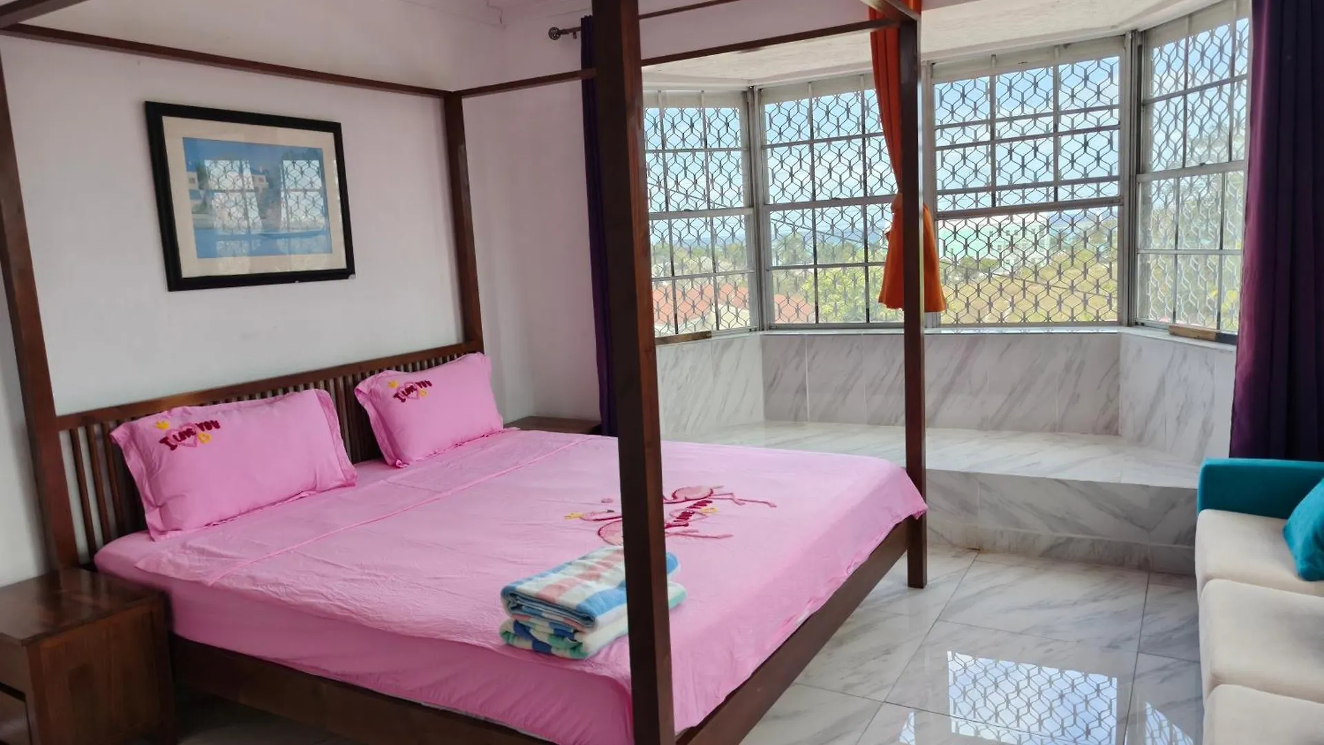 Da Pink And White Palace 나사우 호스텔